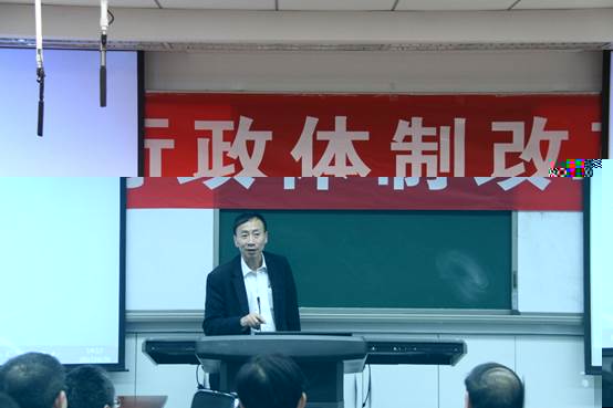 李曙光院長考察伟德客户端并做《研究生培養工作》報告