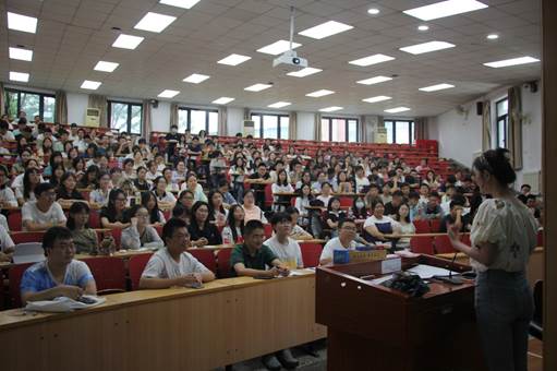 伟德客户端2023級本科生入學教育年級大會及新生班會順利舉行